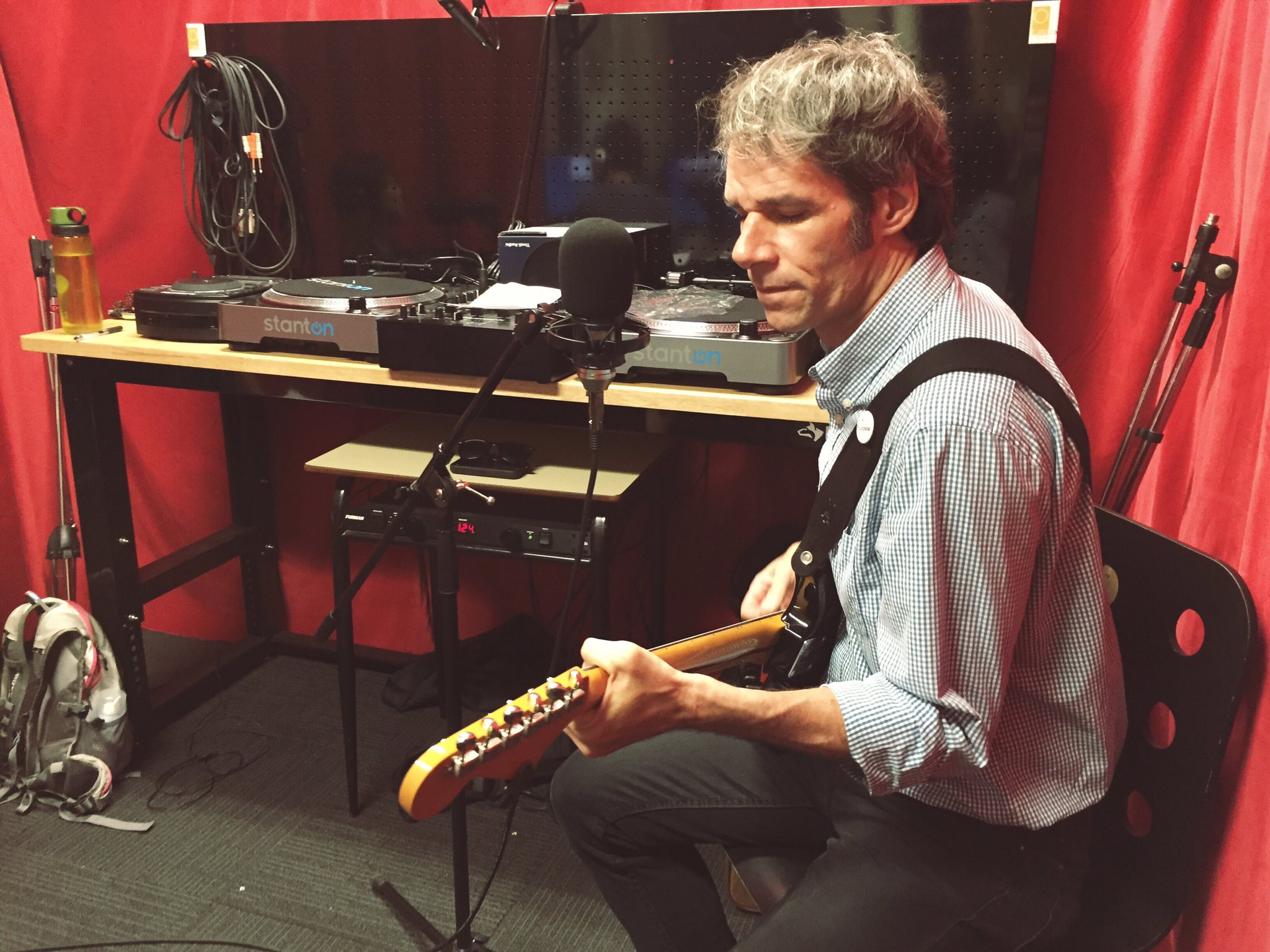 1 Man + 1 Electric Guitar: TC Folkpunk